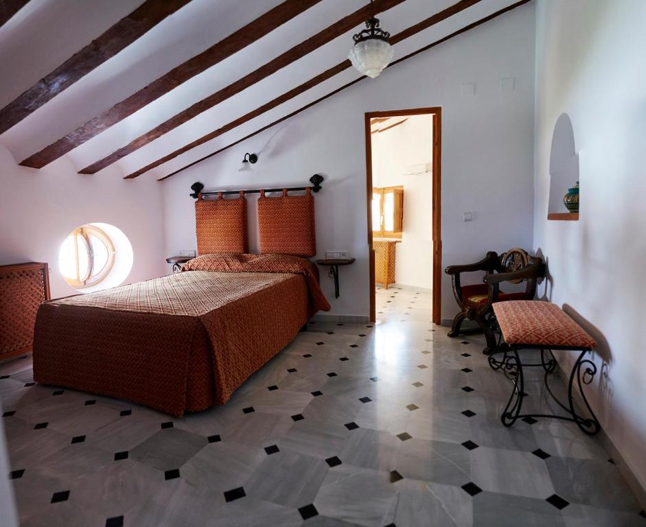 Postel nebo postele na pokoji v ubytování Hotel Casa de los Arcos