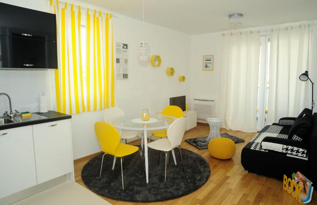 Kuchyňa alebo kuchynka v ubytovaní Golden Gate Apartment Zadar