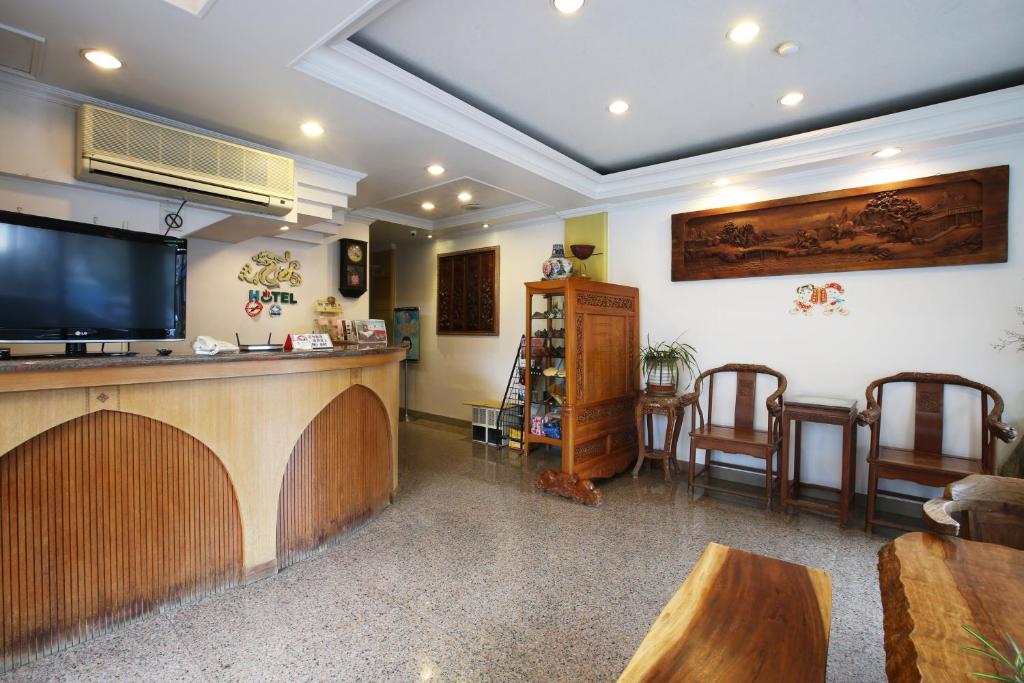 TV a/nebo společenská místnost v ubytování Long Shan Hotel