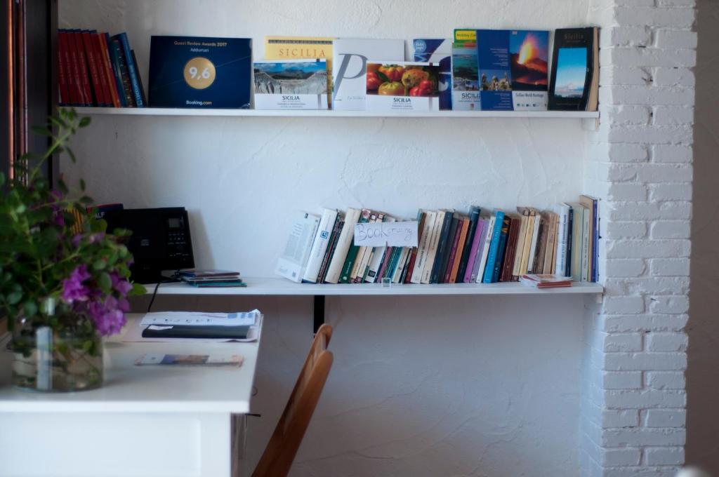 The library in the holiday home