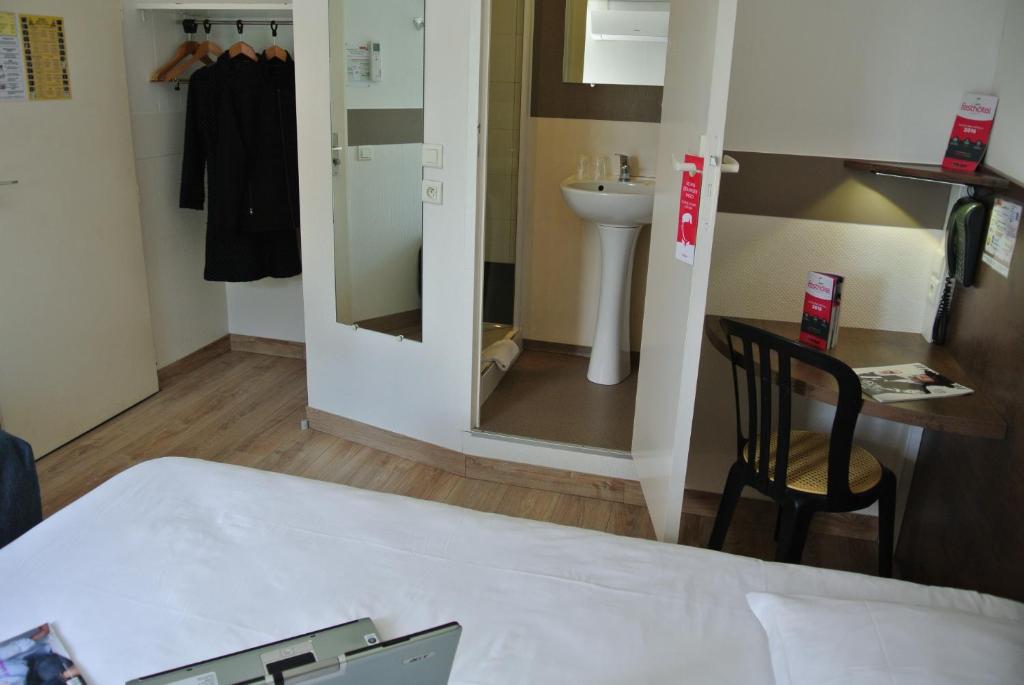 Postel nebo postele na pokoji v ubytování Fasthotel Narbonne