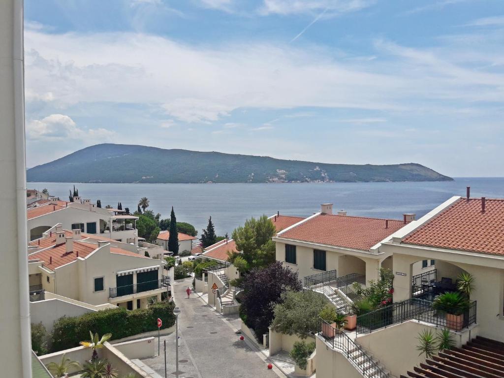 a view of a town with houses and the water at Sole Mio Apartment & Wellness in Herceg-Novi