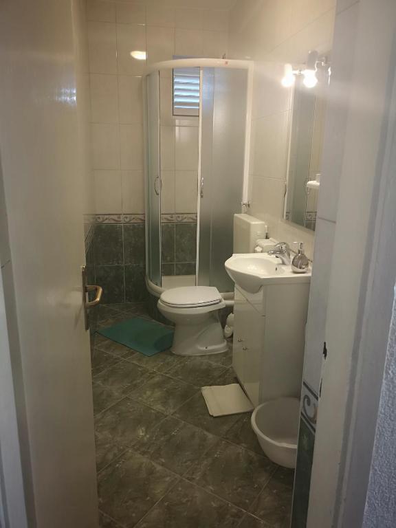 Koupelna v ubytování Apartmani Sea