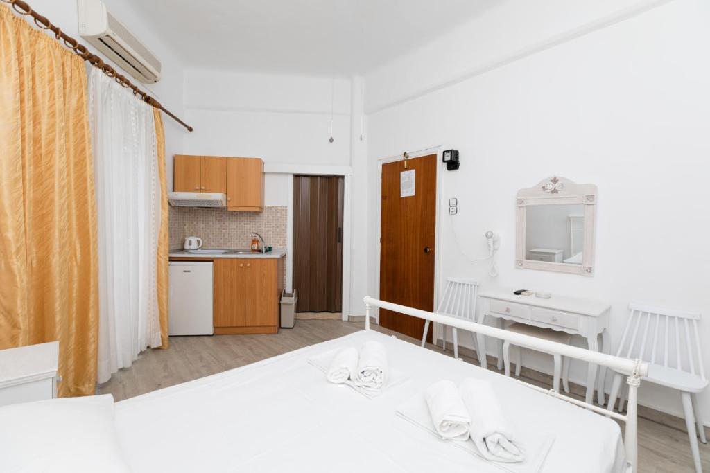 A kitchen or kitchenette at Kallithea Studios