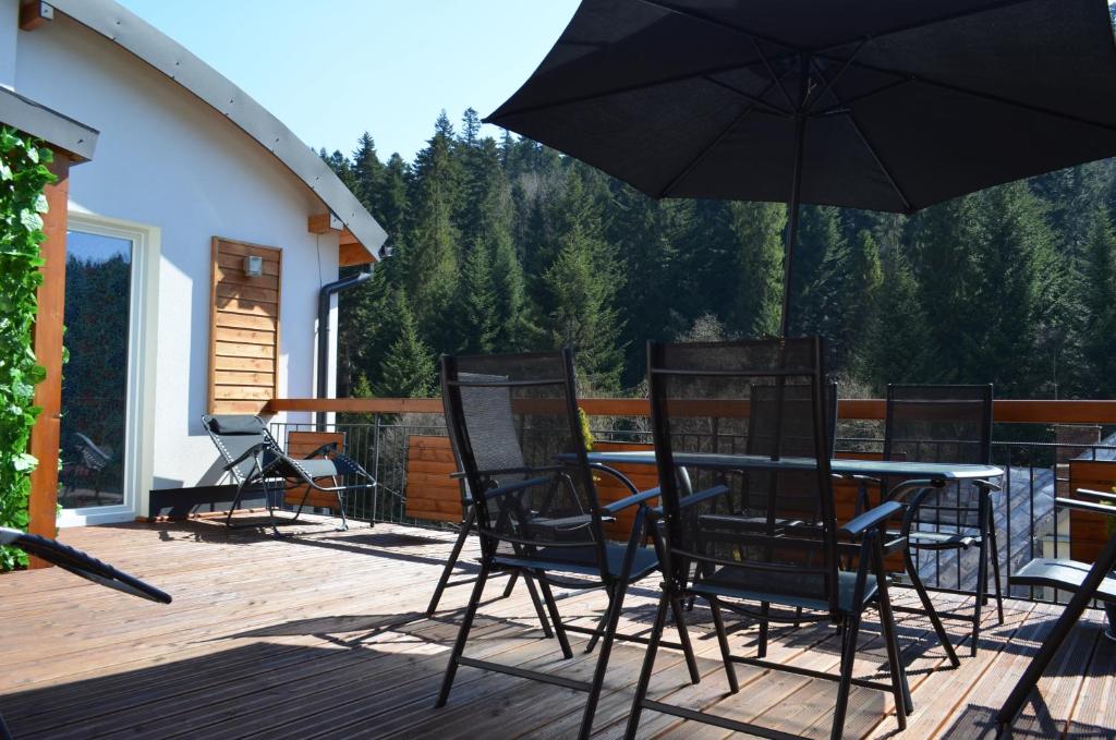 Patio alebo iná vonkajšia časť ubytovania Luzik Krynica