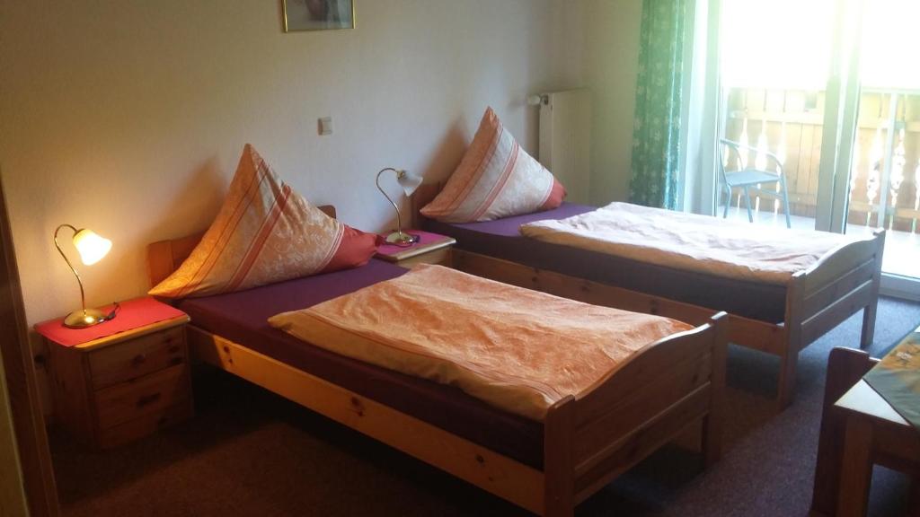 Postel nebo postele na pokoji v ubytování Gästehaus Rüger
