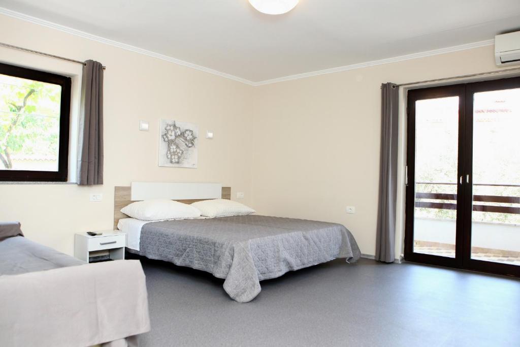 Кровать или кровати в номере Spacious Izola Apartment SL