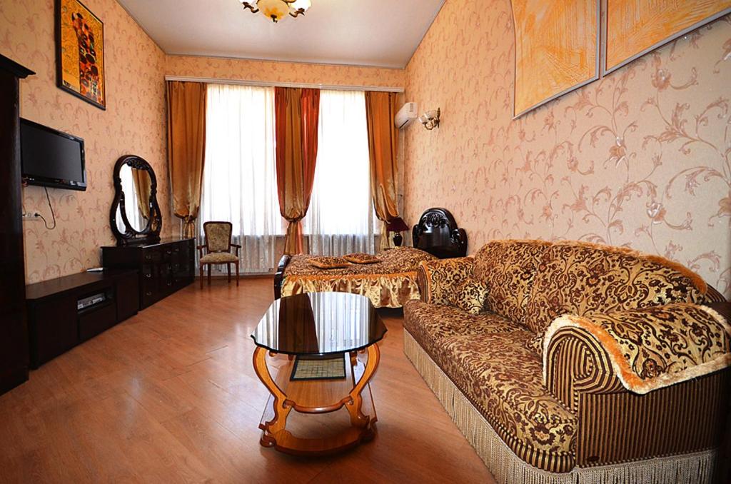 Zona de estar de Apartment at Ignatenko Street
