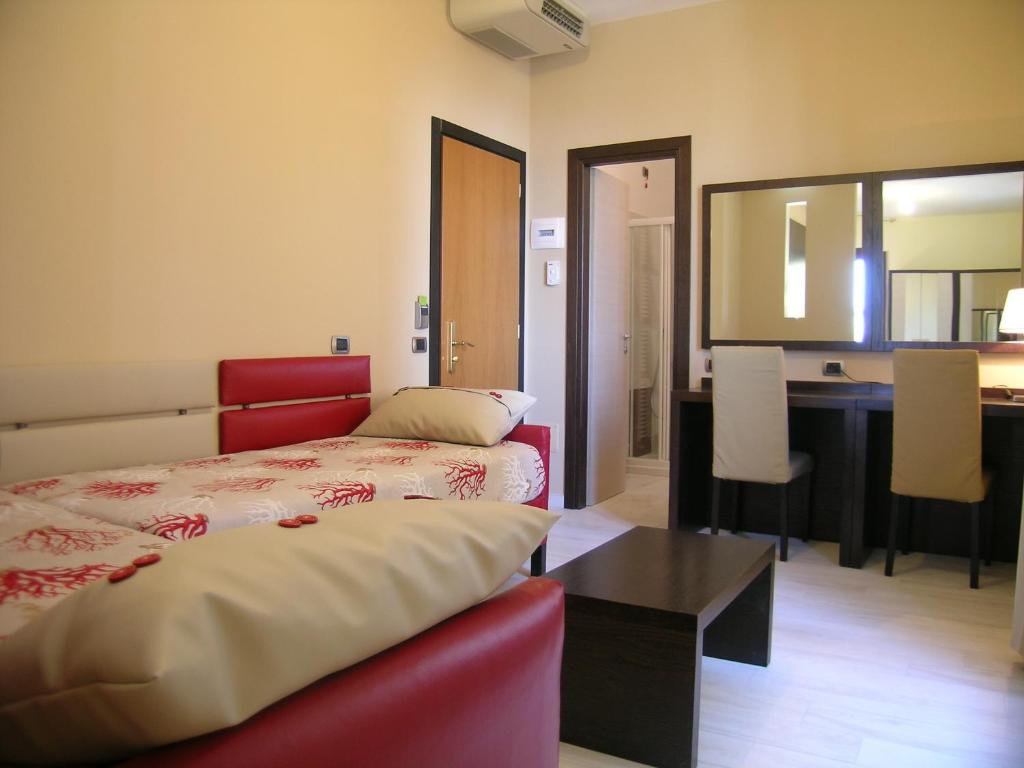 Postel nebo postele na pokoji v ubytování Albergo La Marina B&B
