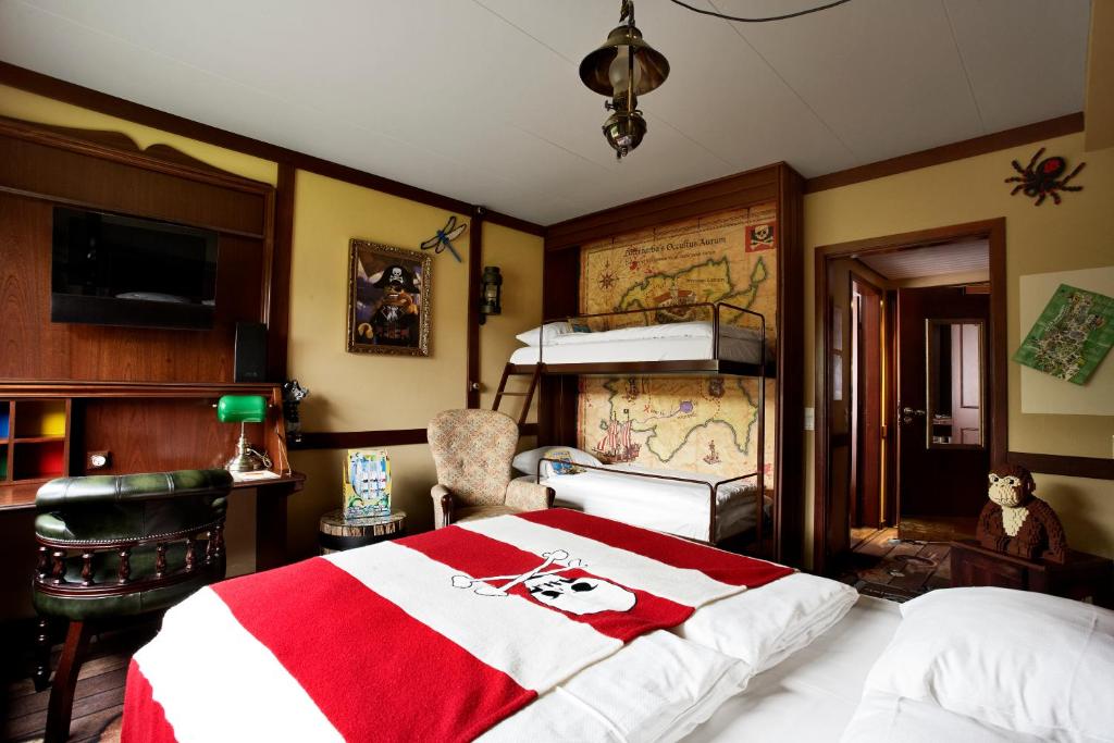 Una cama o camas en una habitación de Hotel Legoland