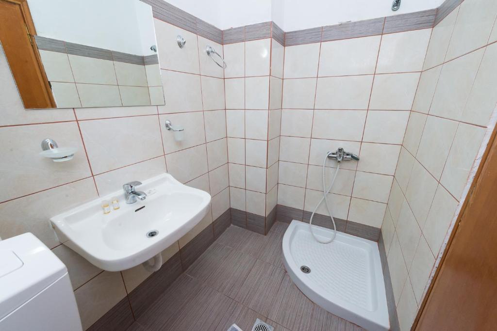 Koupelna v ubytování Galaxy Hotel