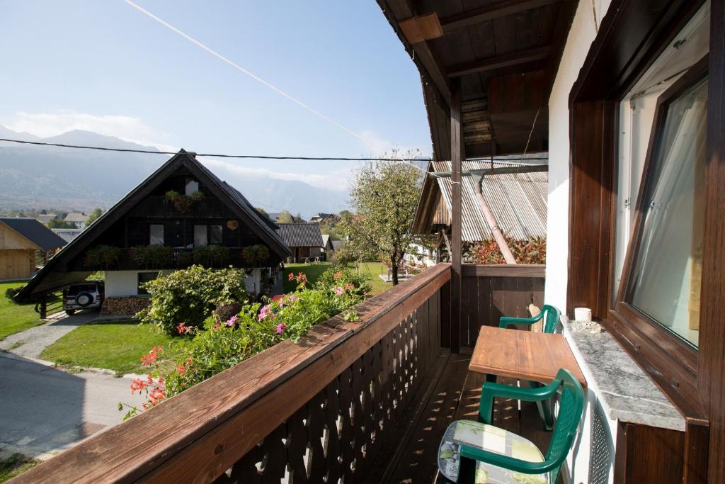 Balkón nebo terasa v ubytování Rooms Pekovec Bohinj