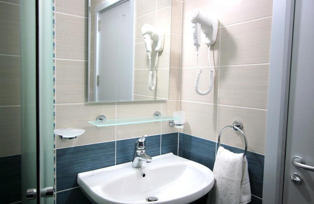 A bathroom at Sunny Beauty Palace Hotel