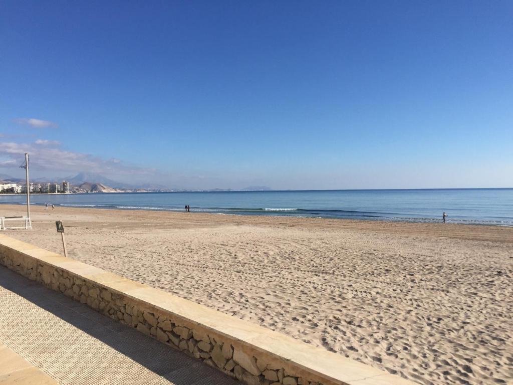 Vacation Home La Casita Bianca, El Campello, Spain - Booking.com