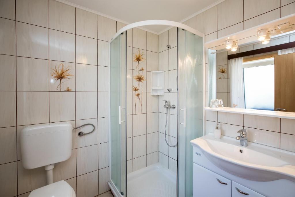 Koupelna v ubytování Rooms Pekovec Bohinj