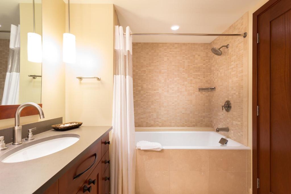 Koupelna v ubytování Spacious Fourth Floor Villa with Pool View - Ocean Tower at Ko Olina Beach Villas Resort