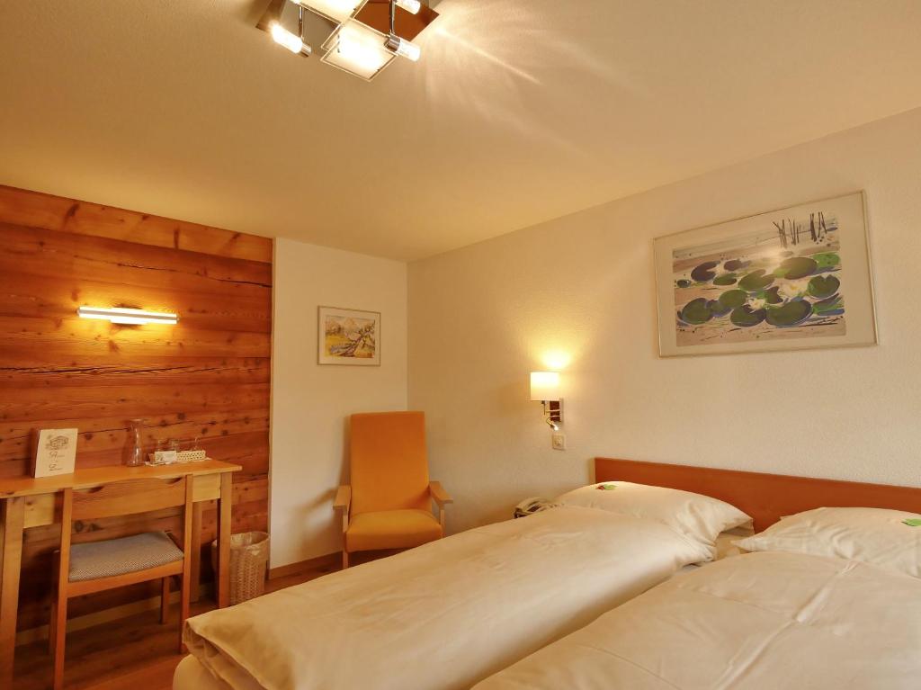 Postel nebo postele na pokoji v ubytování Hotel Alpenblick