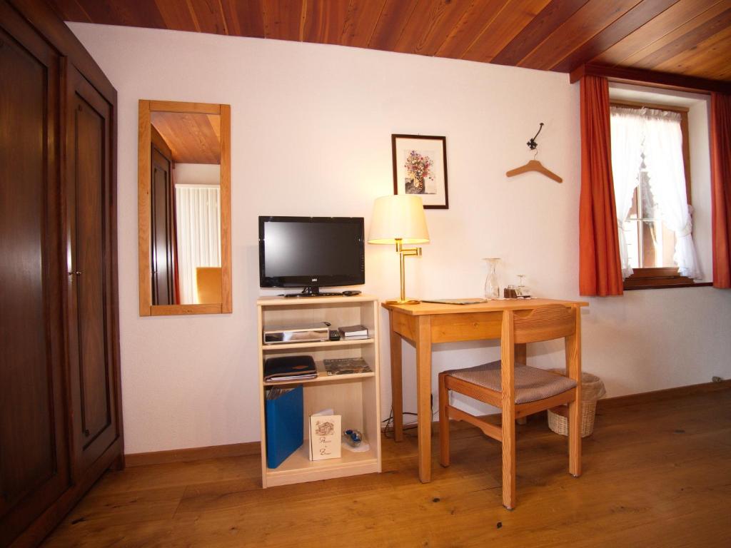 TV a/nebo společenská místnost v ubytování Hotel Alpenblick