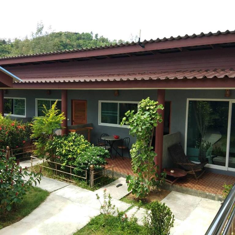 Garden Inn, photo 1 of 5