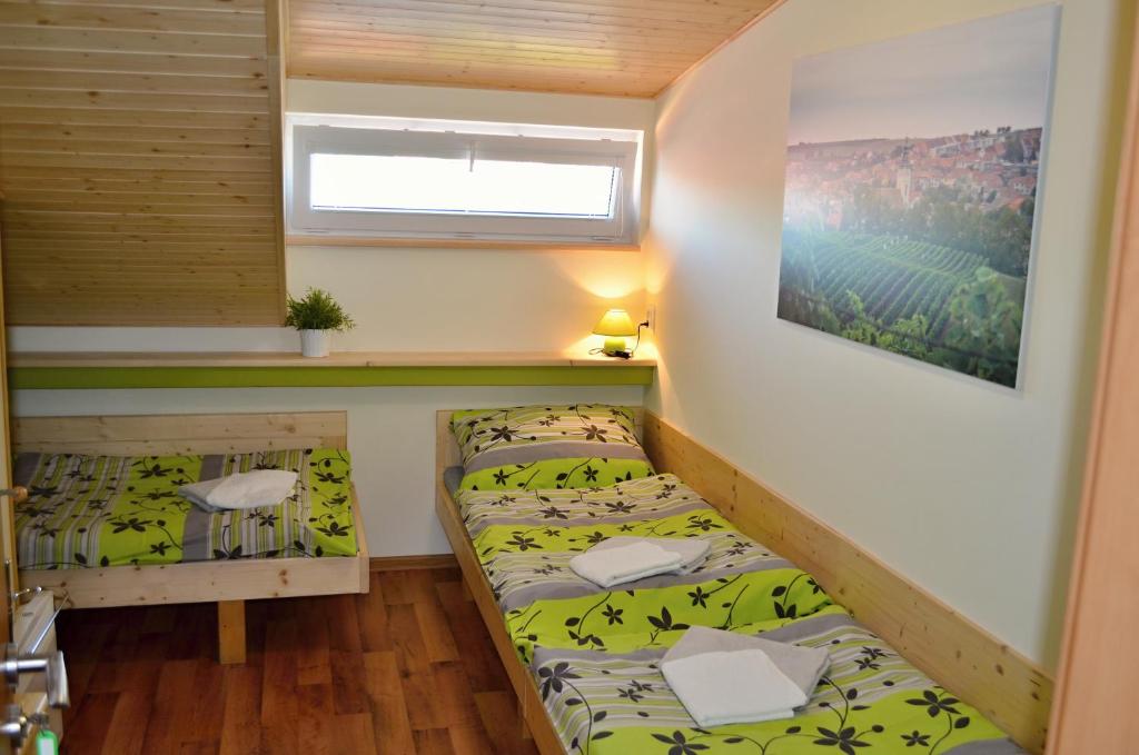 Postel nebo postele na pokoji v ubytování Vinařství Koliba