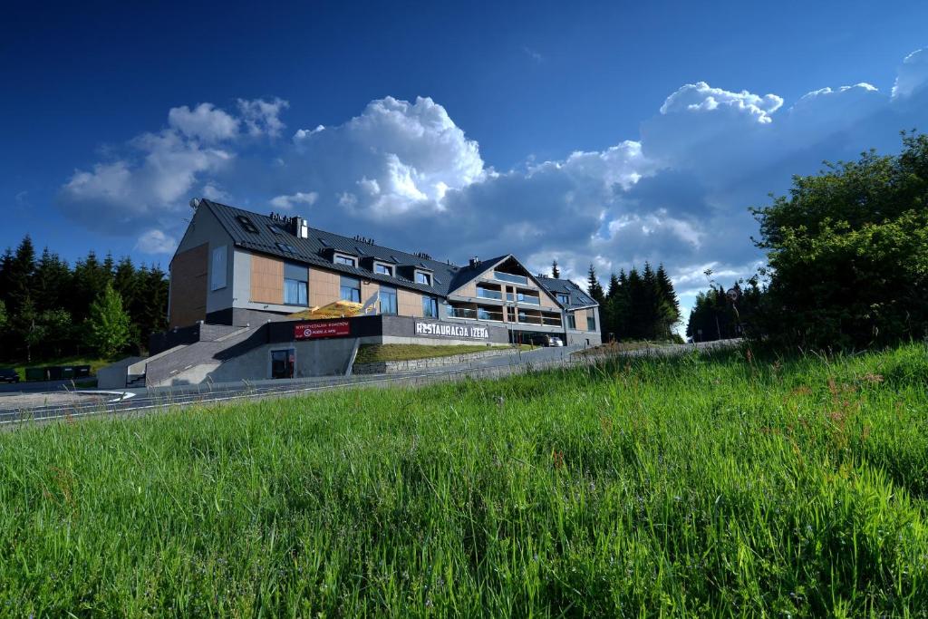 Budynek, w którym mieści się hotel