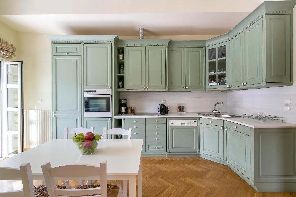 Kuchyňa alebo kuchynka v ubytovaní Aerides 3 Luxury Suites
