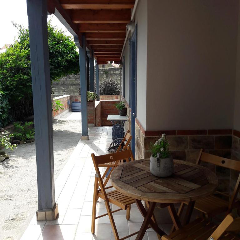 Patio alebo iná vonkajšia časť ubytovania Bástya apartman