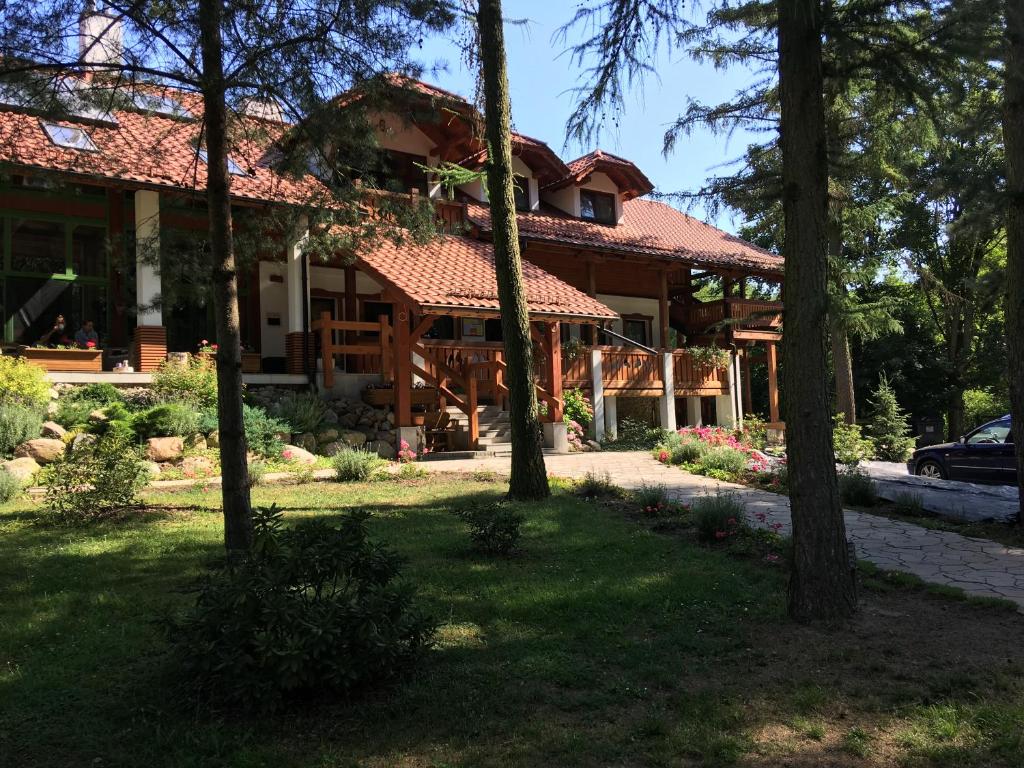 Stajnia Sarnówek Nad Jeziorem Różany - Housity