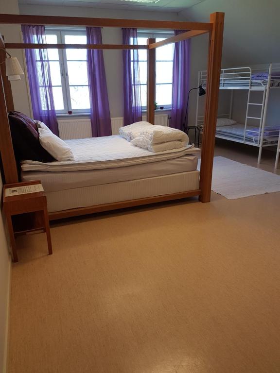Postel nebo postele na pokoji v ubytování Gothem Logi