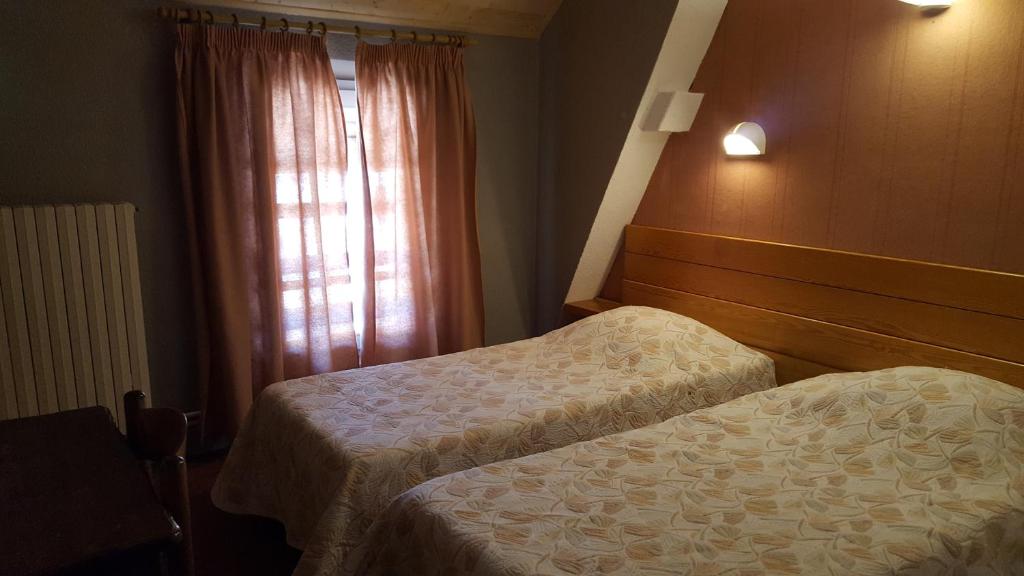 Postel nebo postele na pokoji v ubytování Hôtel Restaurant Glaizette