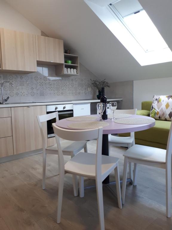 Kuchyň nebo kuchyňský kout v ubytování Apartments Zagy