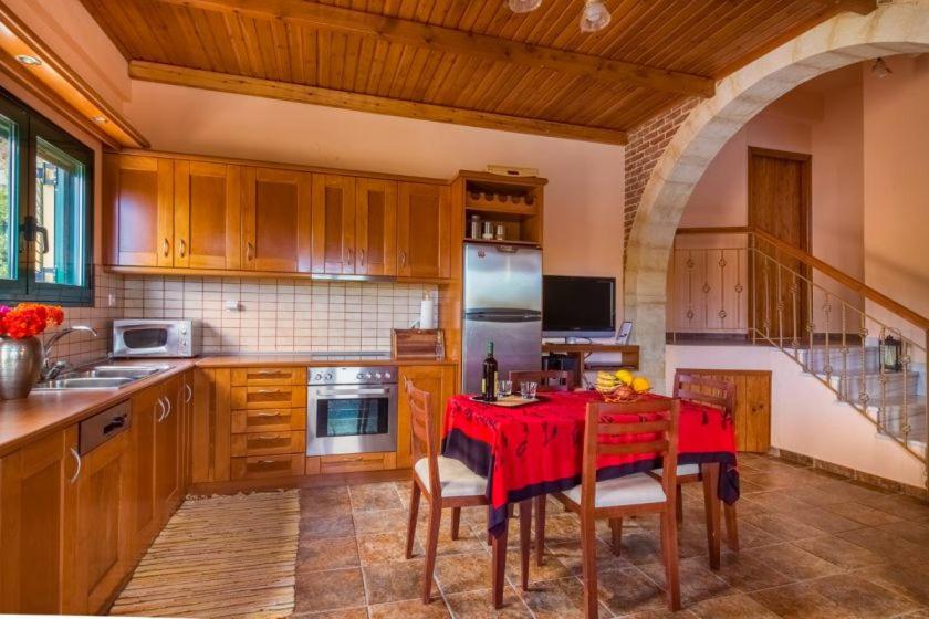 Kuchyň nebo kuchyňský kout v ubytování Metochi Villas