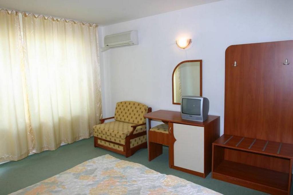 TV a/nebo společenská místnost v ubytování Harmony Beach Family Hotel