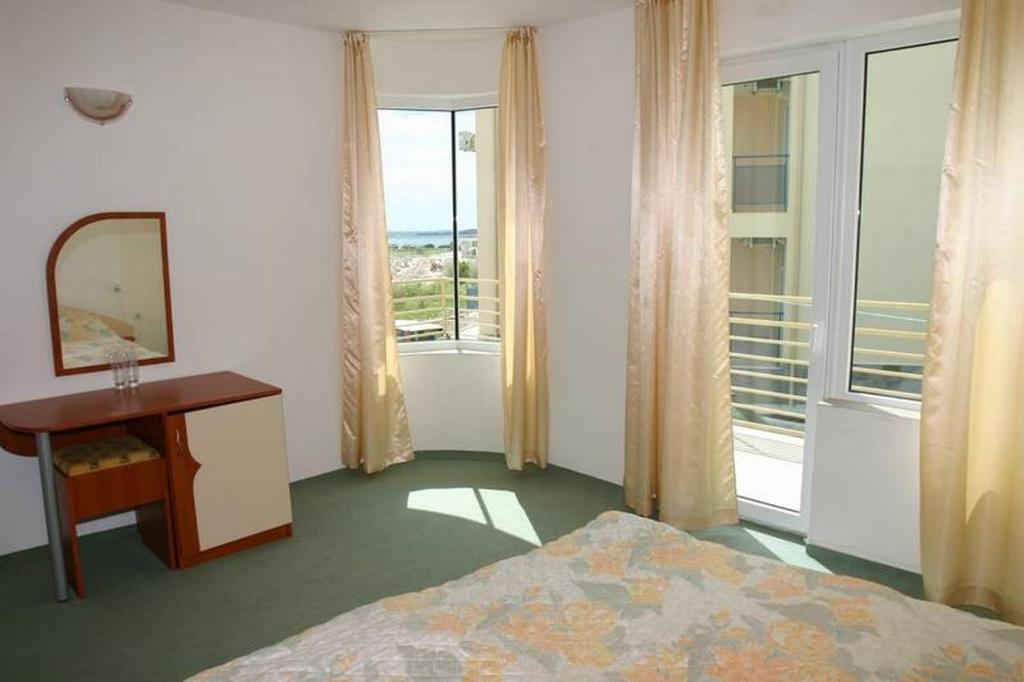 Postel nebo postele na pokoji v ubytování Harmony Beach Family Hotel