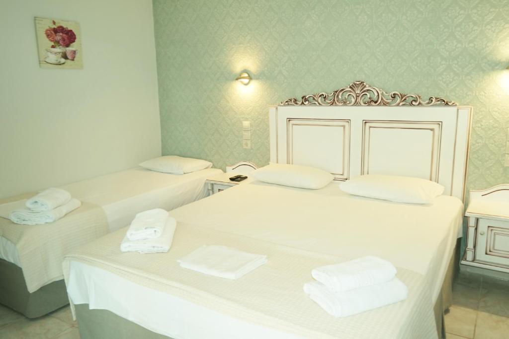 Postel nebo postele na pokoji v ubytování Hotel Avra