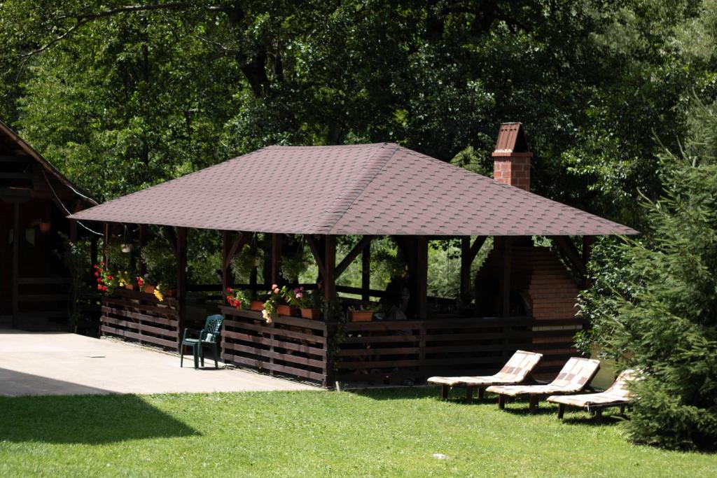 Zahrada ubytování Casa Valea Cernei