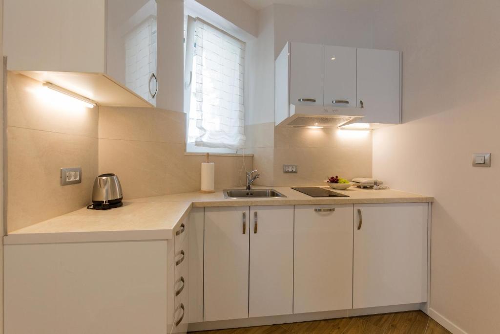 Kuchyňa alebo kuchynka v ubytovaní AML apartments