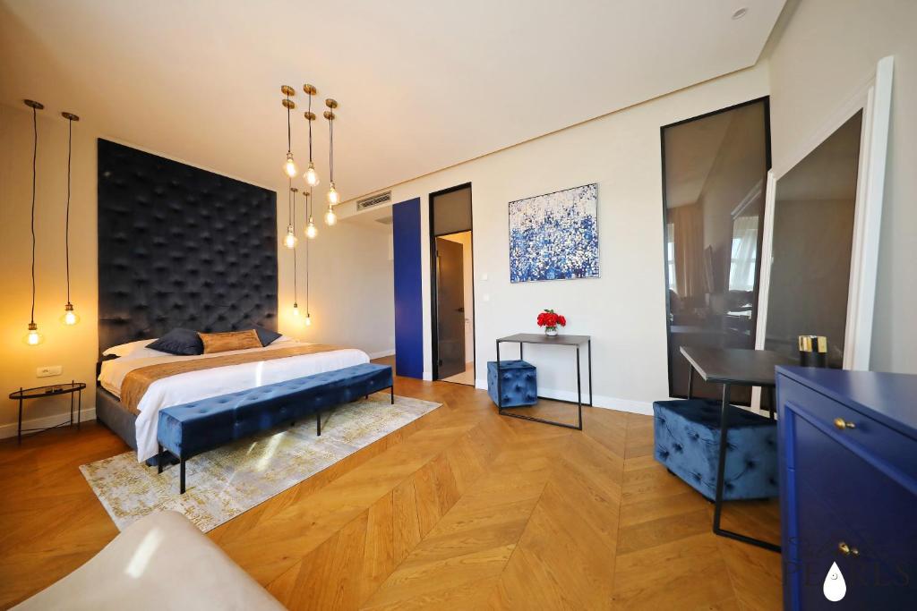 Postel nebo postele na pokoji v ubytování Three Pearls Deluxe Rooms & Studios
