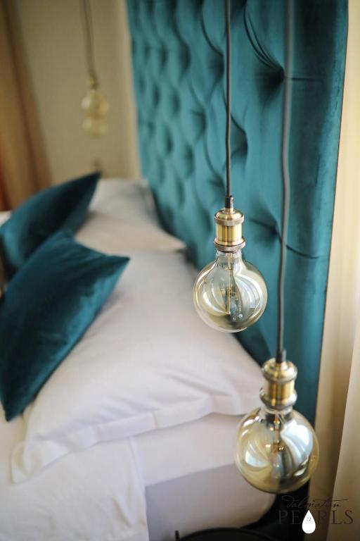 Postel nebo postele na pokoji v ubytování Three Pearls Deluxe Rooms & Studios