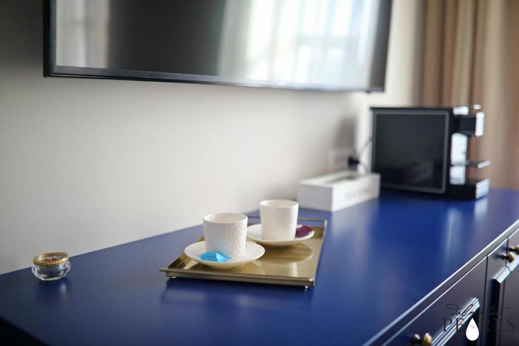 Three Pearls Deluxe Rooms & Studios - 10