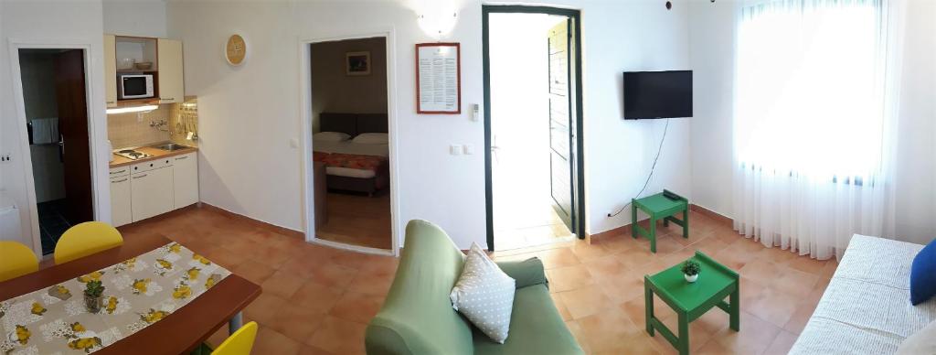 TV a/nebo společenská místnost v ubytování Amadria Park Camping Trogir - Apartments