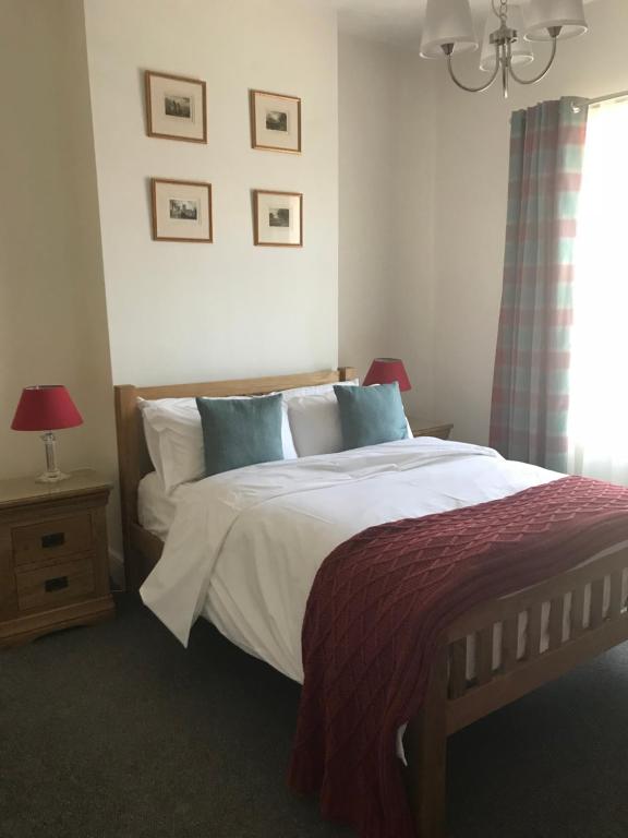Mosley Common Road - Holiday Home