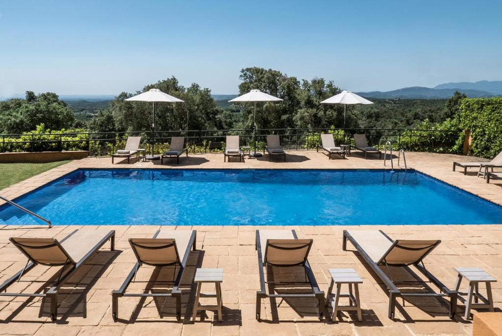 Bazén v ubytování Hotel Can Xiquet nebo v jeho okolí