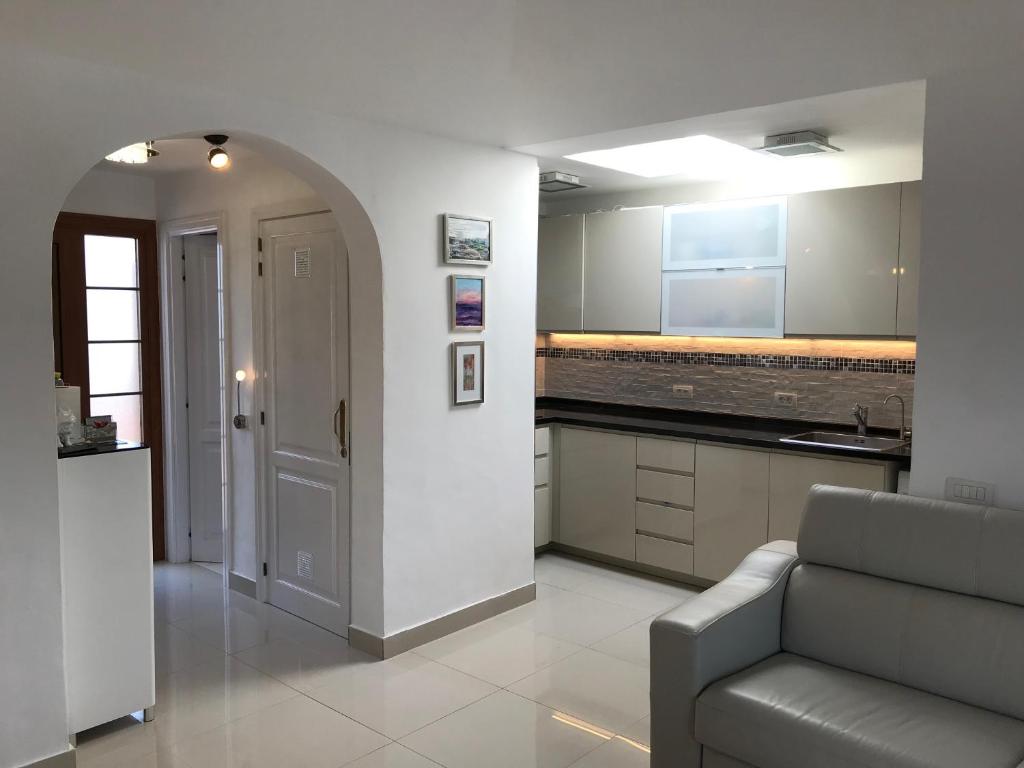 A kitchen or kitchenette at Villa Ola, Golf del Sur