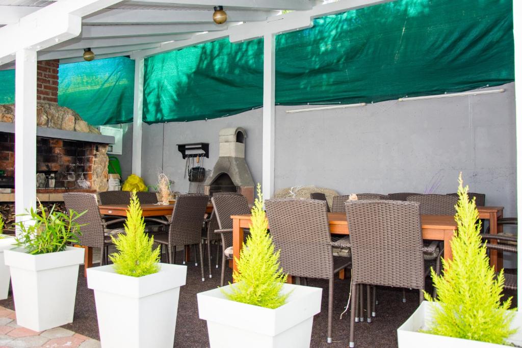 Restaurace v ubytování Apartments Sv. Jelena 2