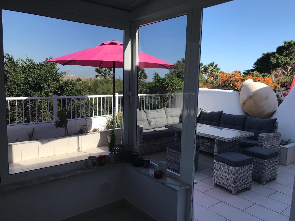 A balcony or terrace at Villa Ola, Golf del Sur
