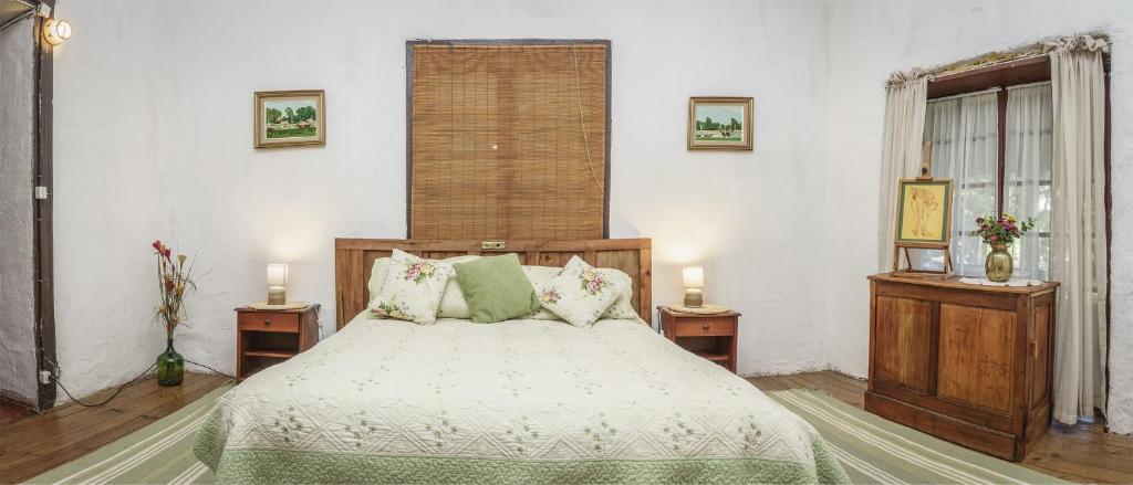 Cama o camas de una habitación en La Casa de Adobe Natural y Más