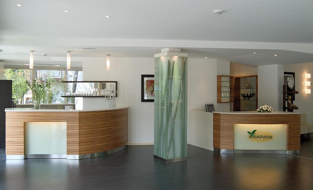 The lobby or reception area at Hotel Anapaya