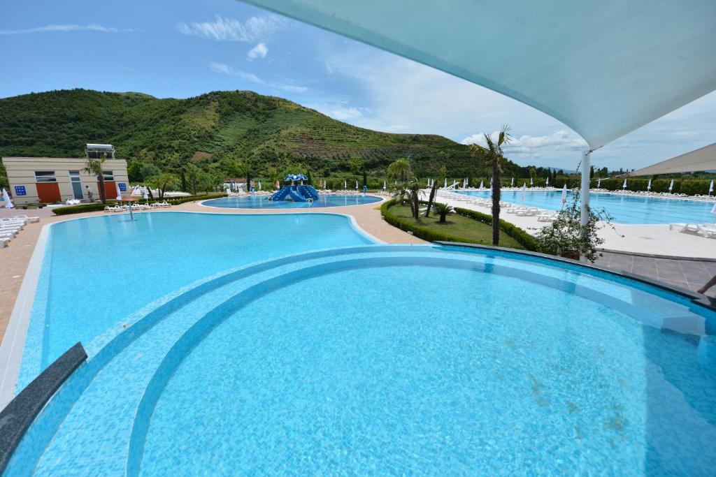 Piscina di Luani-A spa & wellness center o nelle vicinanze