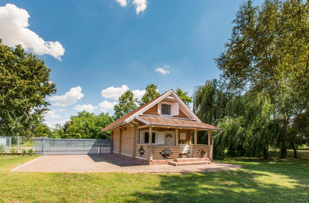 Budynek, w którym mieści się domek letniskowy
